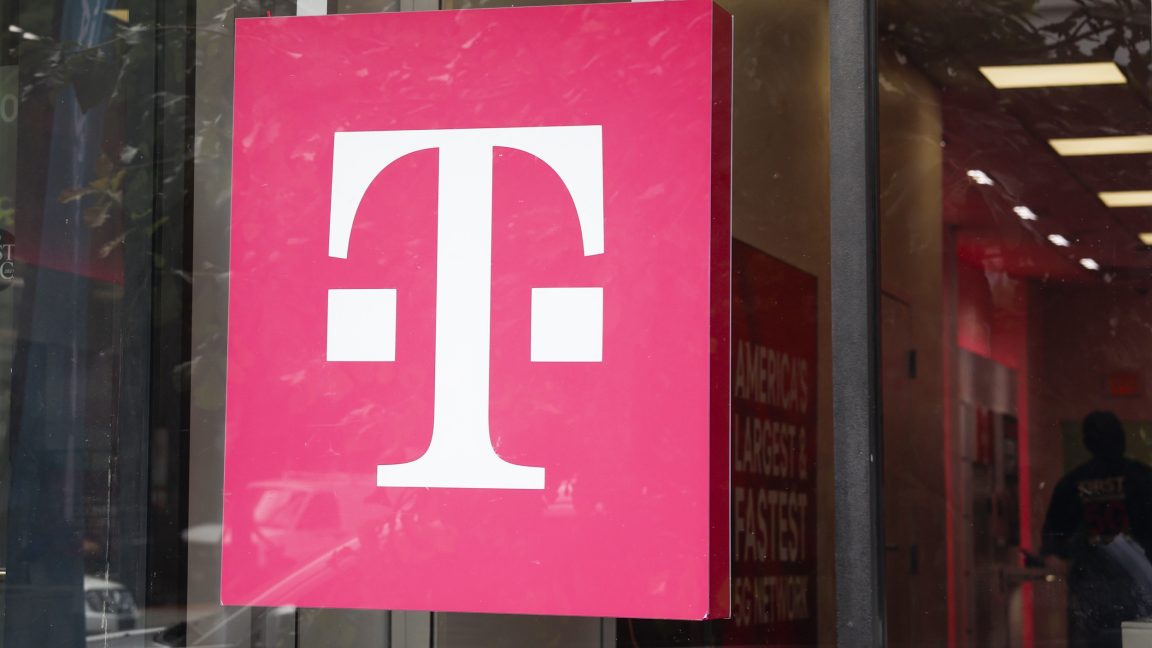 T-Mobile kiện Broadcom về hỗ trợ VMware bản quyền vĩnh viễn, đồng thời di chuyển hàng chục nghìn VM